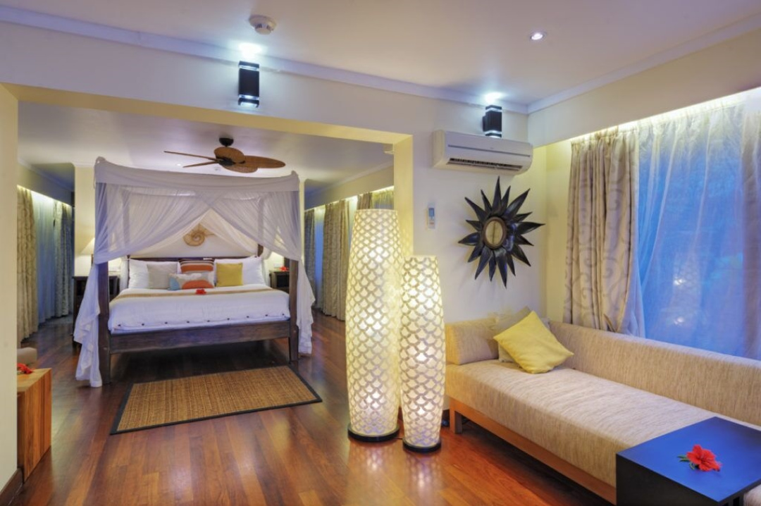 2 Bedrooms Pool Double Suite beachfront