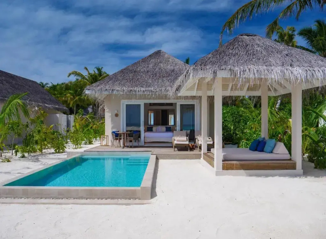Baglioni Resort Maldives Luxury All-Inclusive — the pool