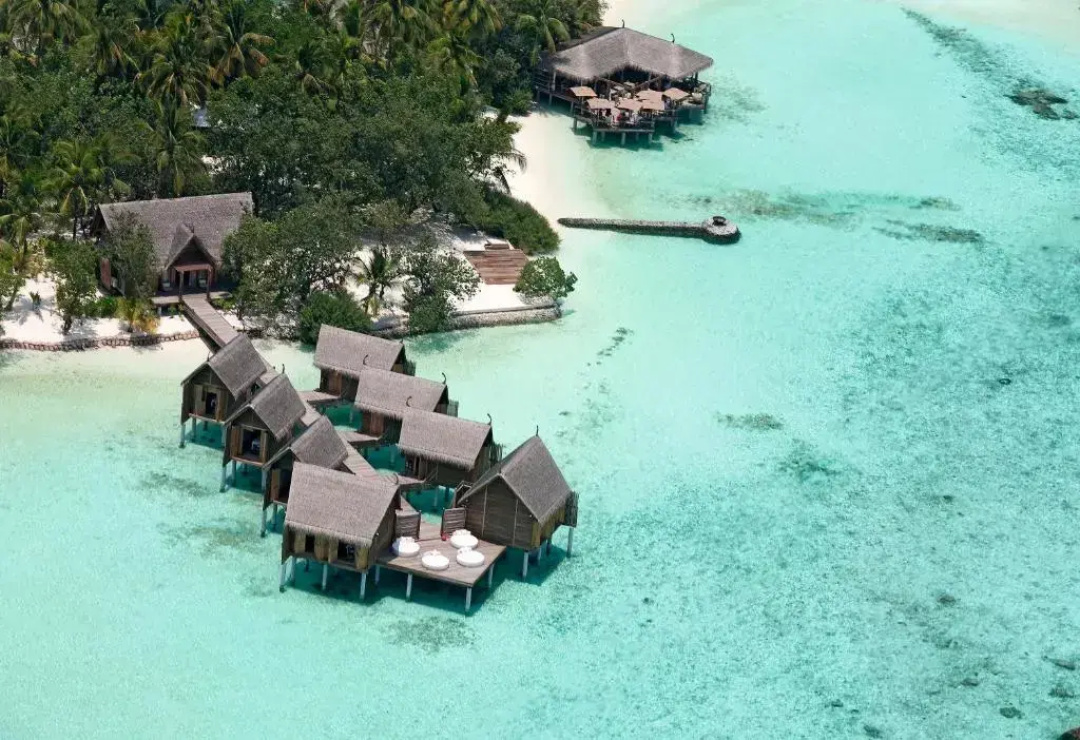 Constance Moofushi All Inclusive Hotel — the grounds