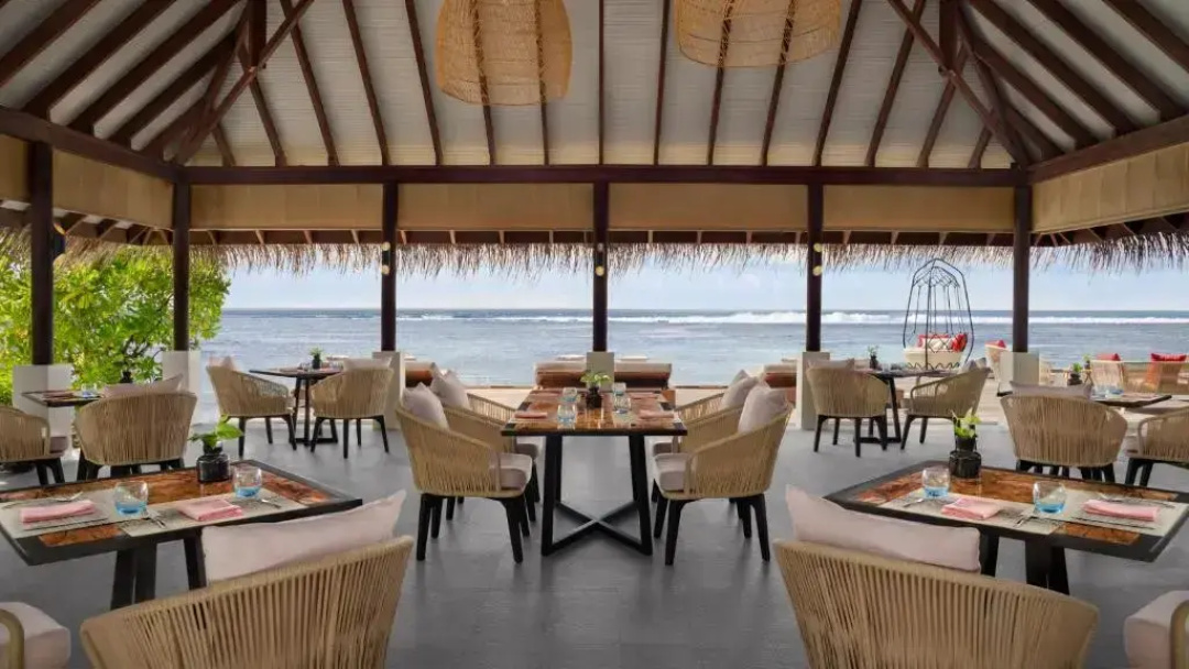 Anantara Veli Maldives Resort — dining