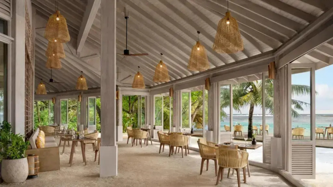 Anantara Veli Maldives Resort — the grounds