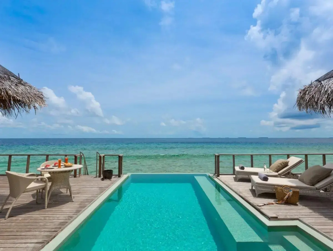 Dusit Thani Maldives Resort — the beach