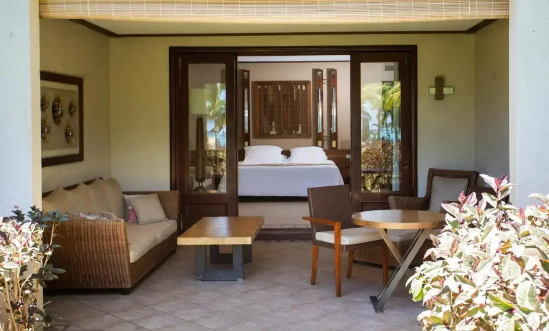 Paradis Beachcomber Golf Resort & Spa — a balcony