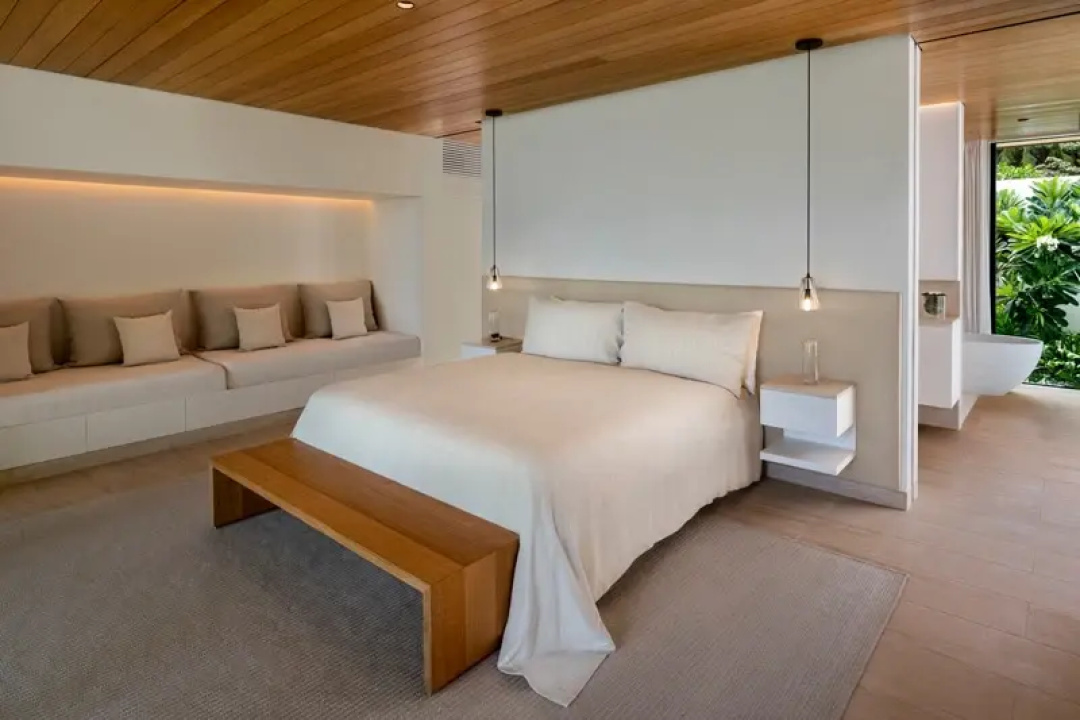 5 Bedrooms Reef House beachfront
