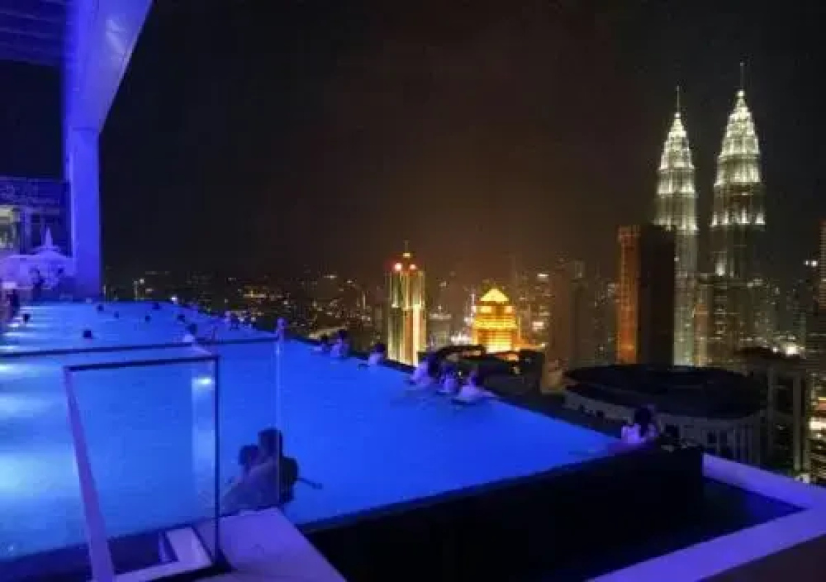 the face suite platinum twin towers