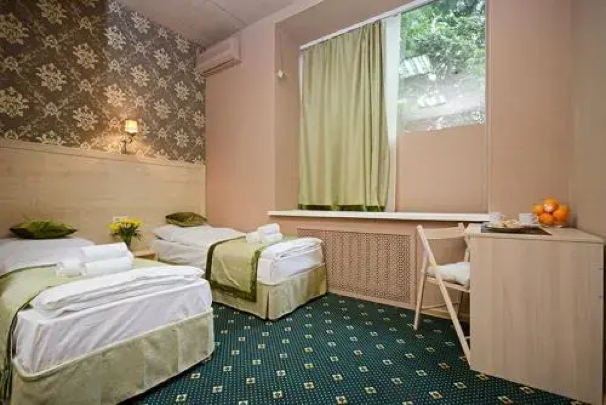 Apelsin Hotel on Vystavochnaya