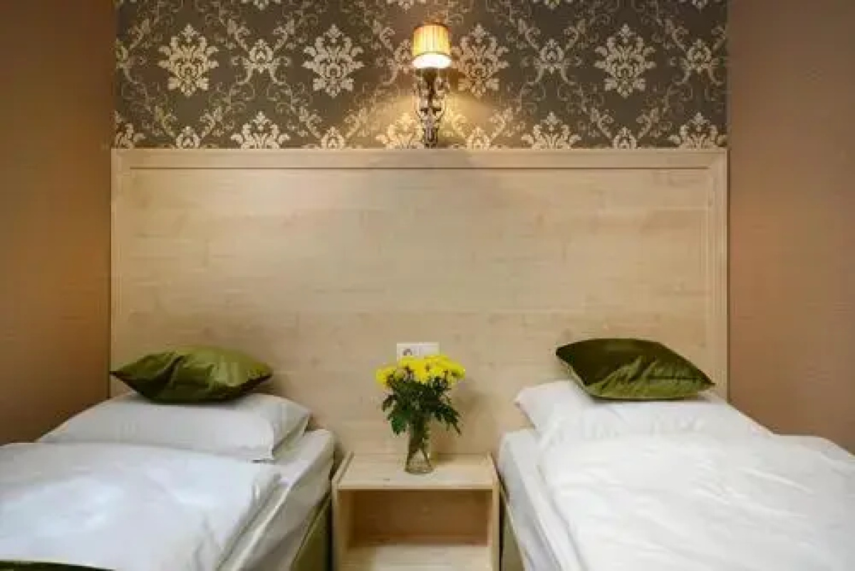 Apelsin Hotel on Vystavochnaya