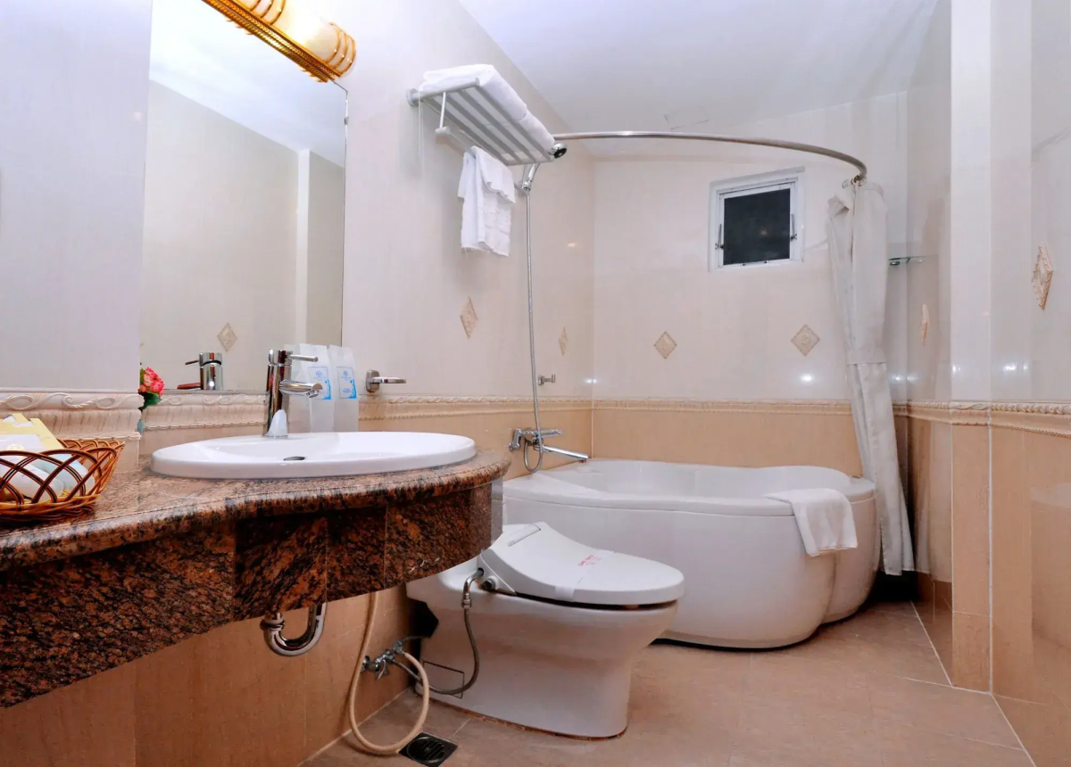Tan Hoang Long Hotel