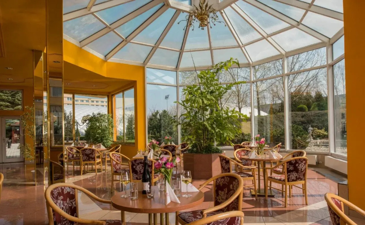 TOP HOTEL Praha & Conference Centre