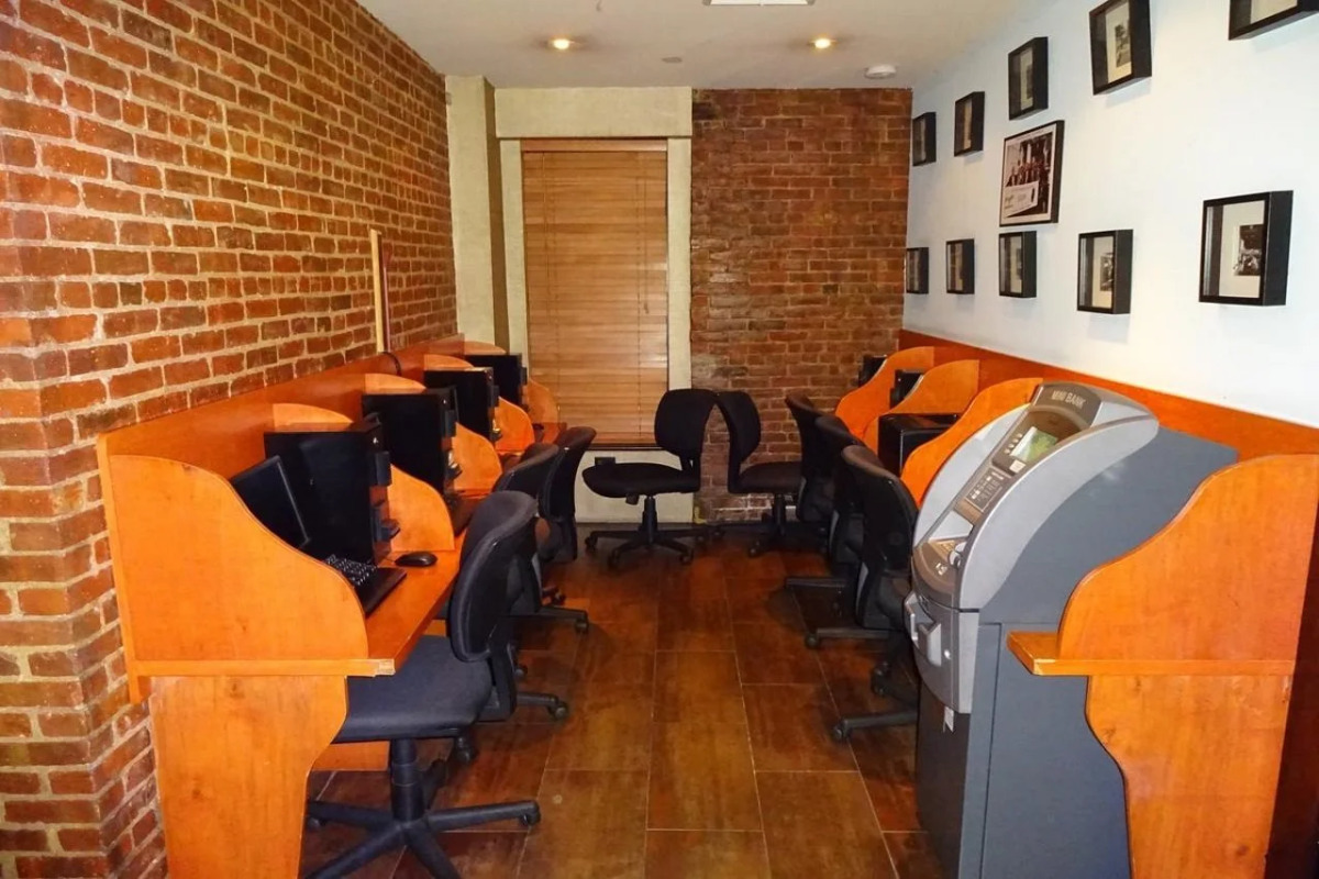 Broadway Hotel and Hostel