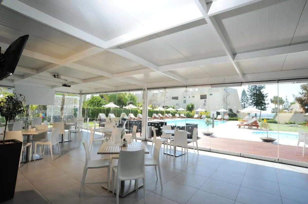 Frixos Suites Hotel Apartments