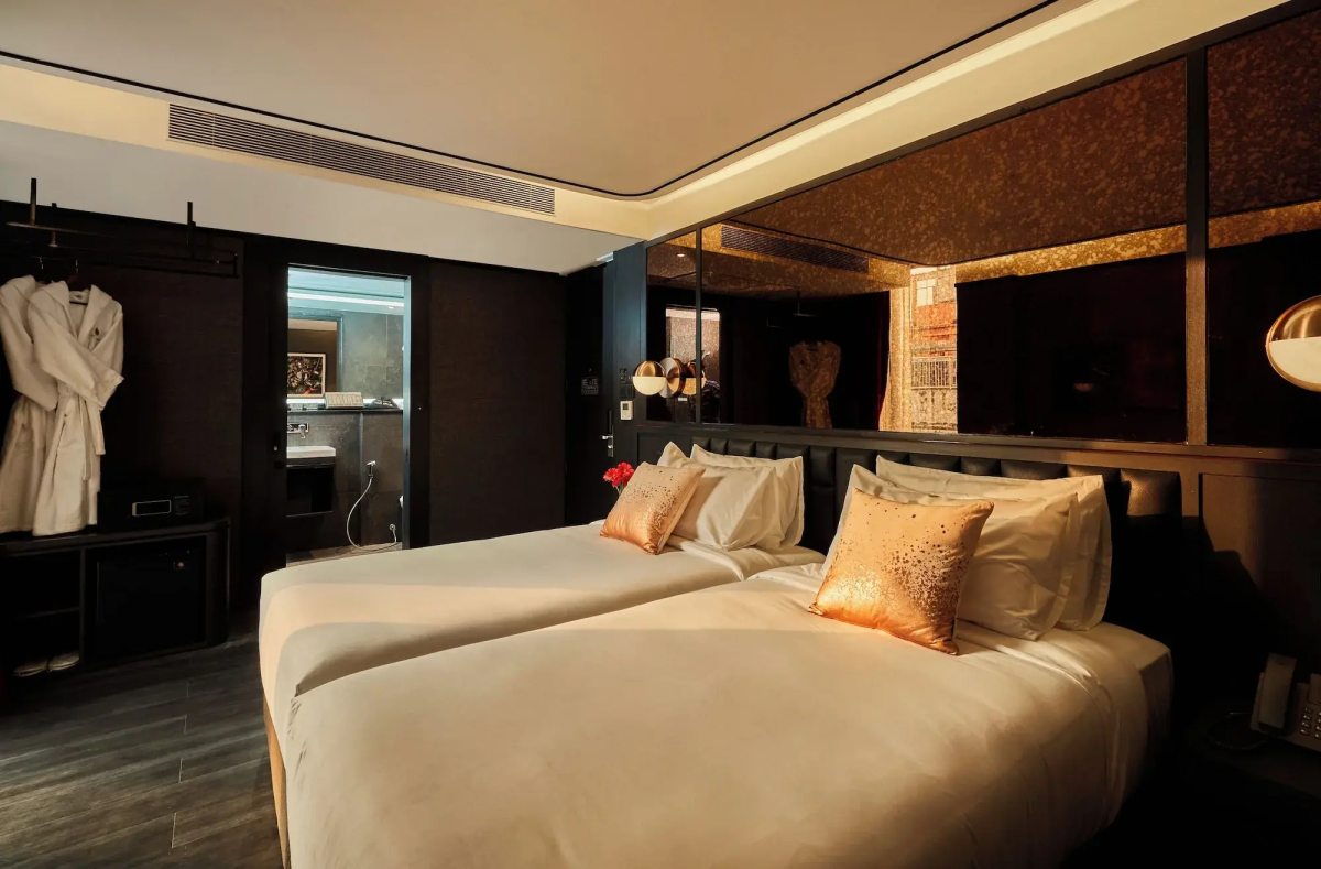 The Gravitique Hotel Khaosan