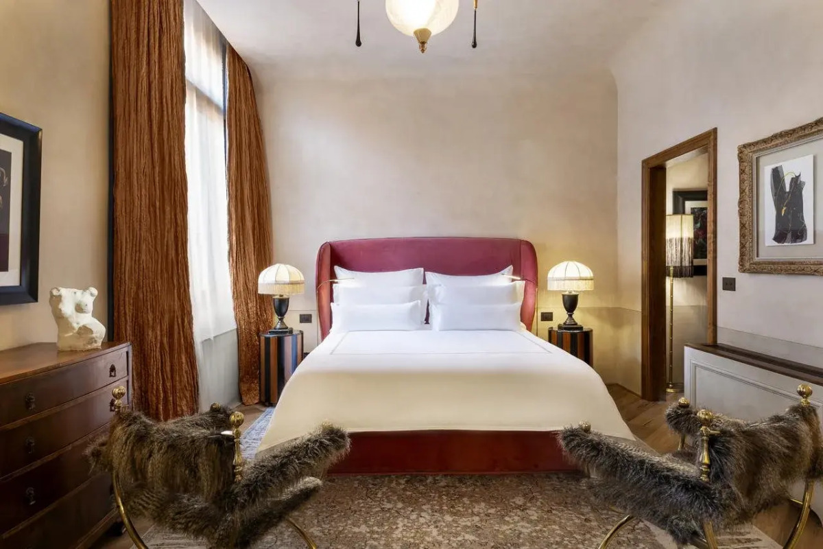 J And J Historic House Hotel