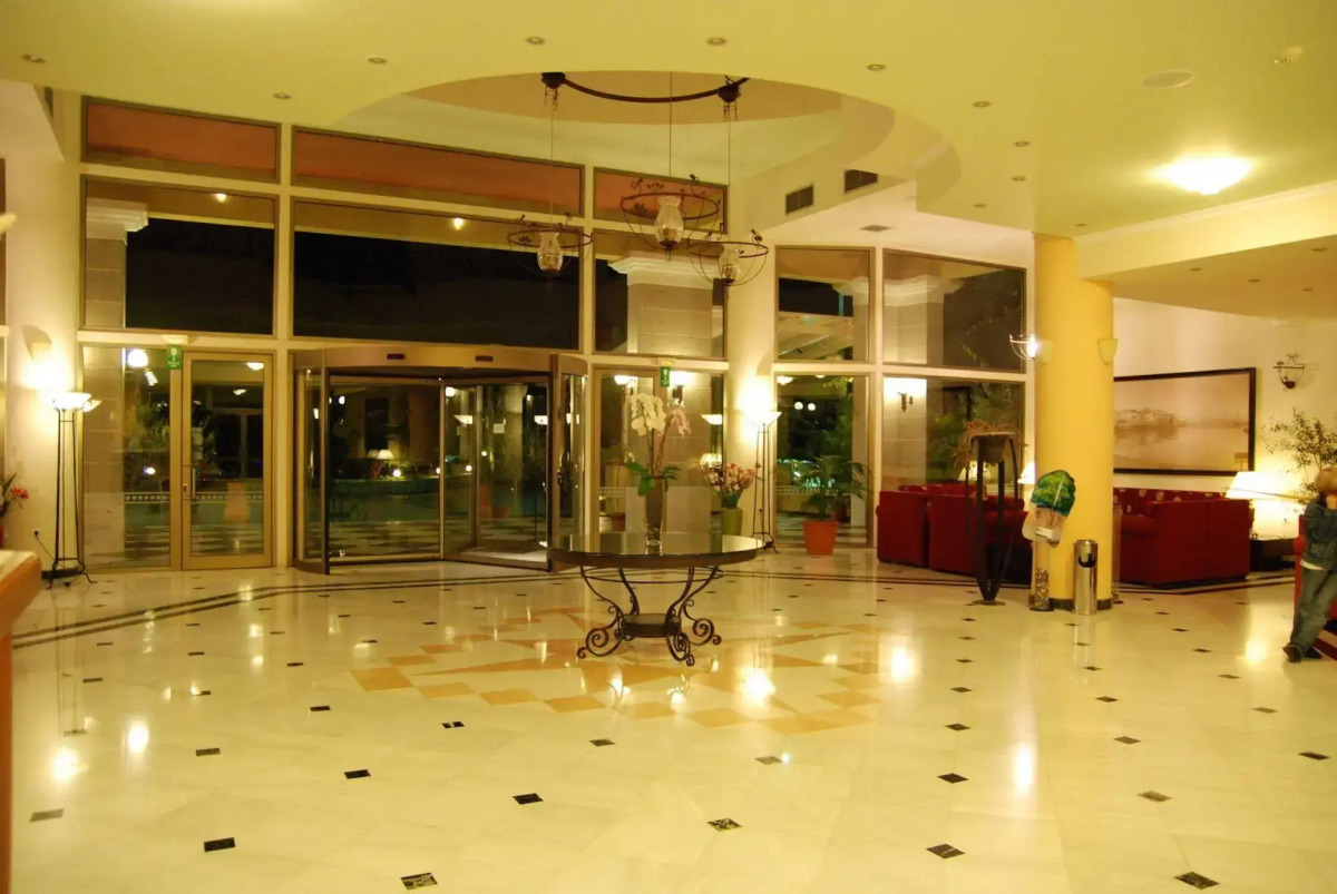 Hydramis Palace Beach Resort