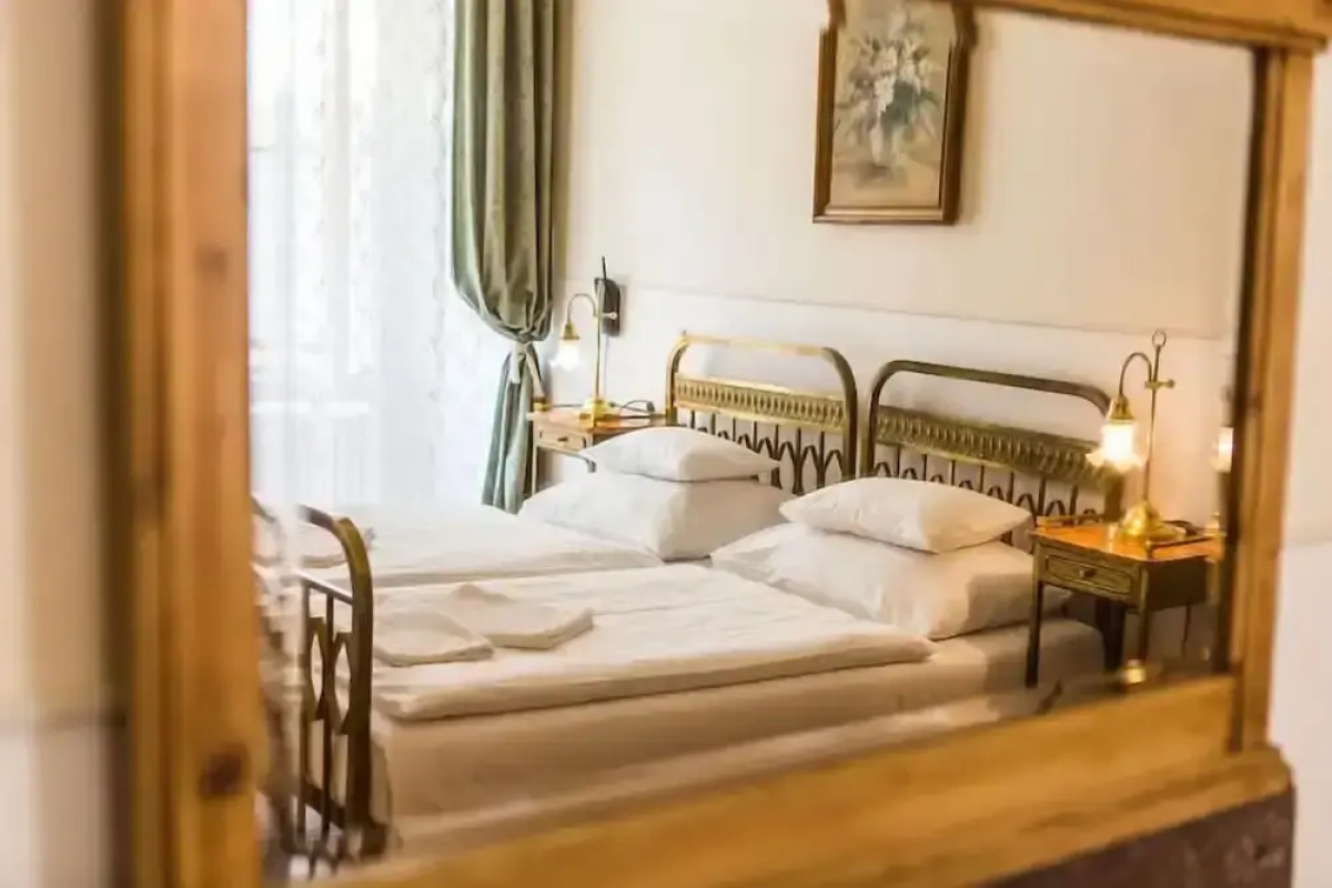 Hotel U Zlateho Jelena