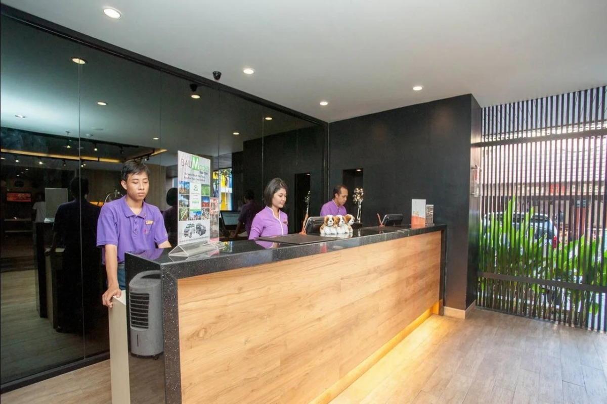 Отель Sevn Legian