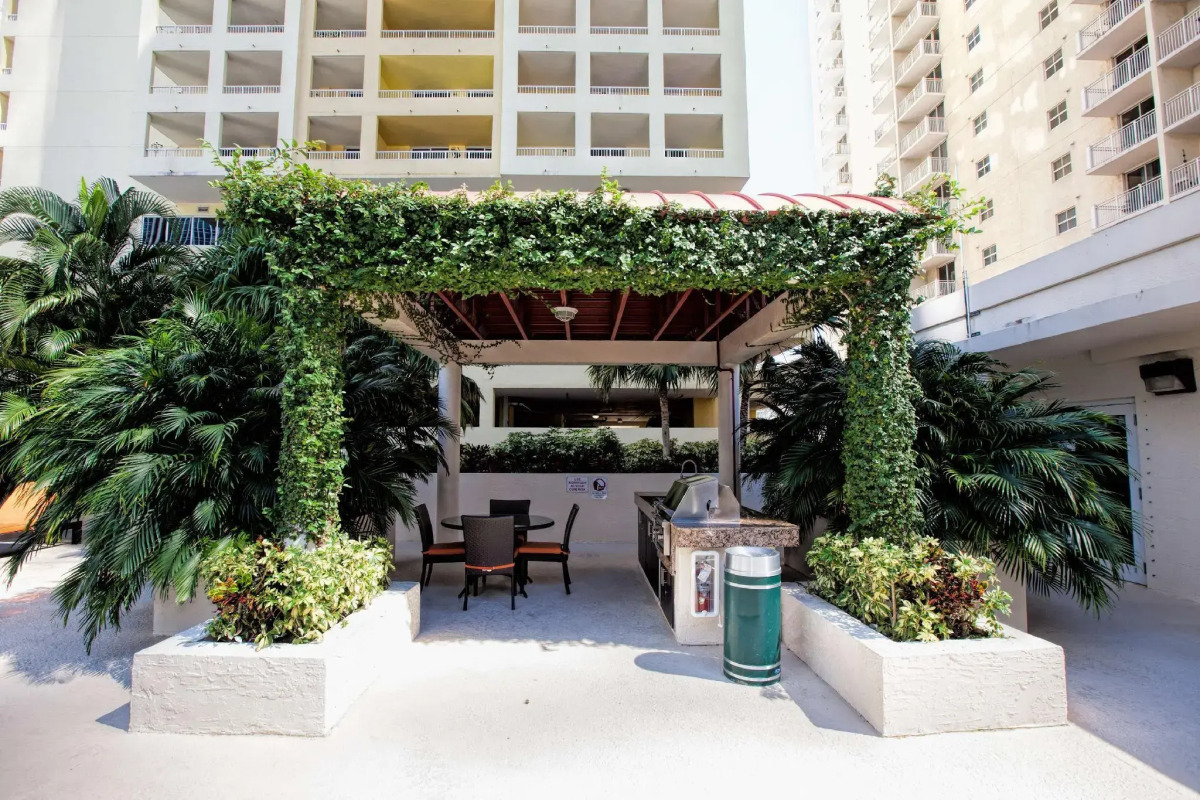 Fortune House Hotel Suites