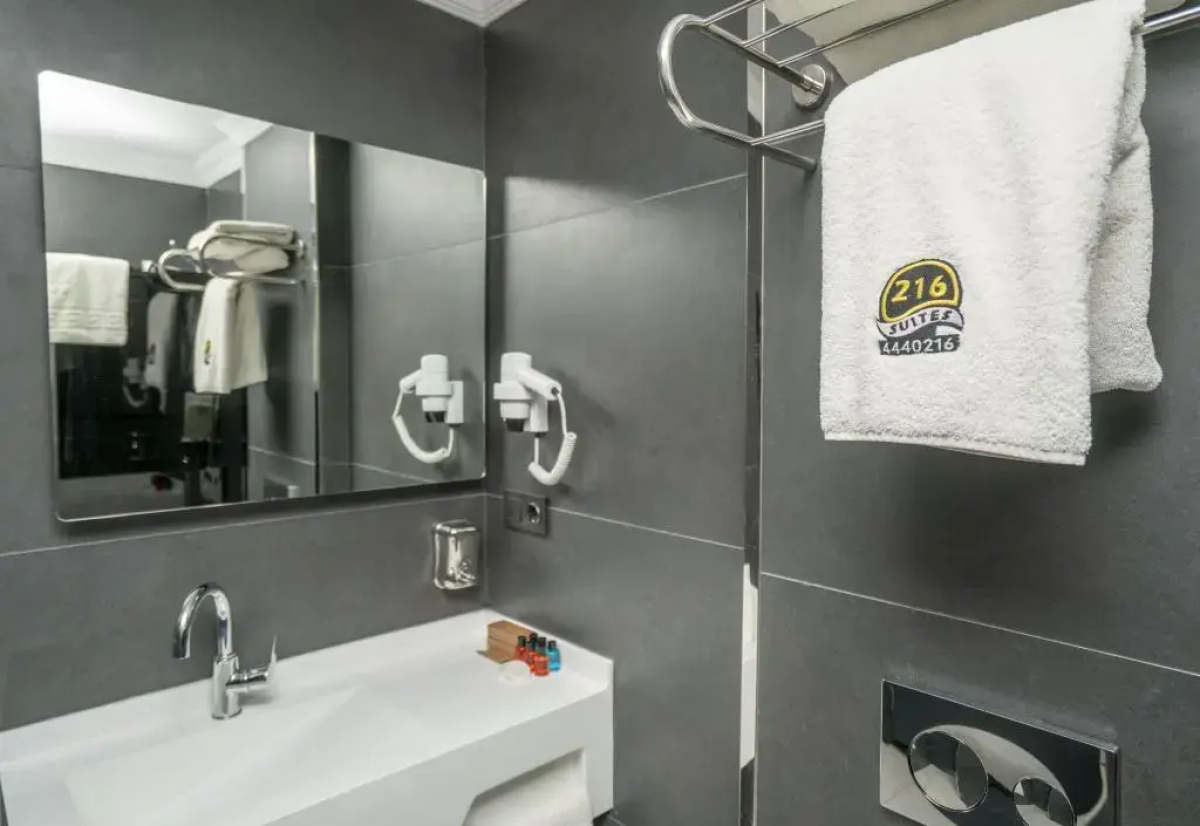 216 Eagle Palace Suite