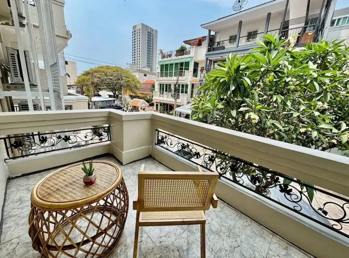 Charm Hostel at Pratumnak