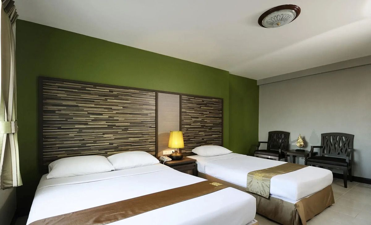 Rambuttri Village Inn & Plaza