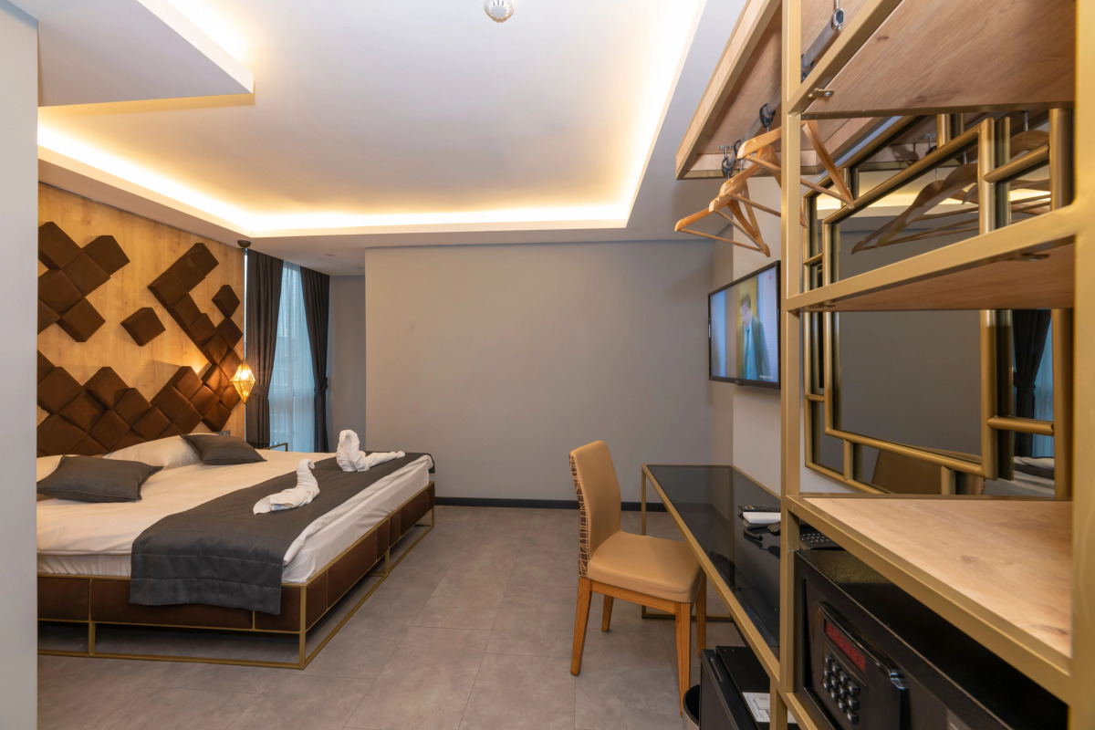 Fly And Stay Airport Hotel