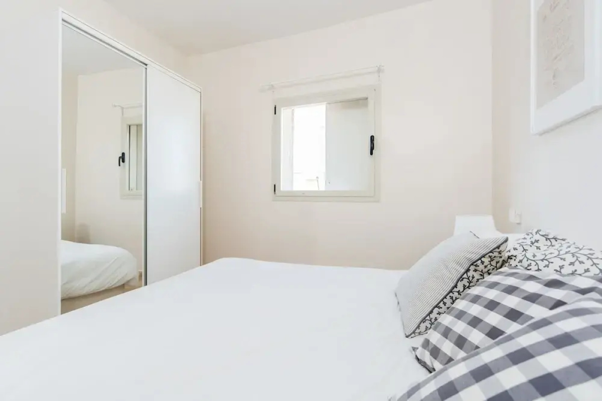 Spacious Duplex with Terrace 3-min From the Beach