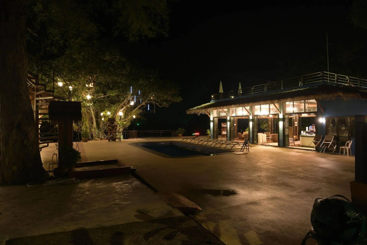 Phi Phi Long Beach Resort & Villa