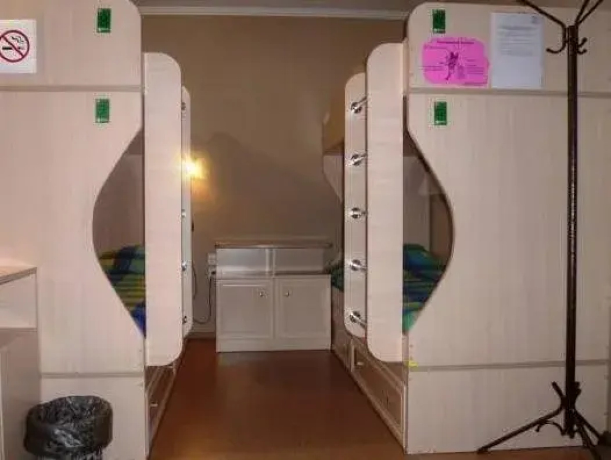 8 floor hostel