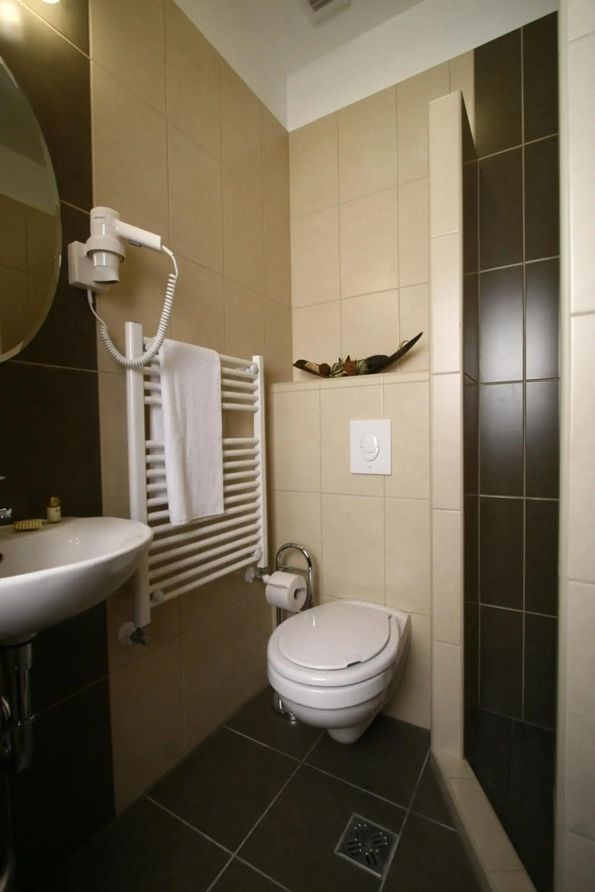 Central Hotel 21