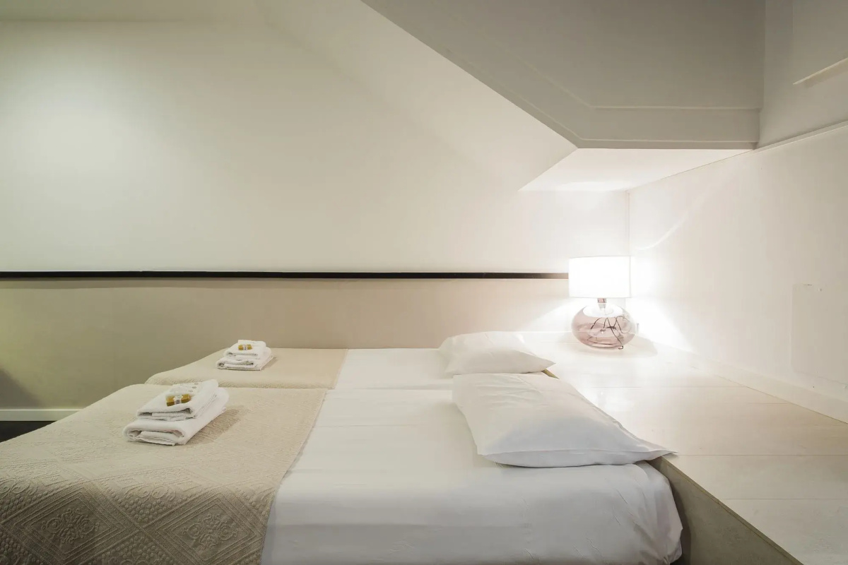 Liceu Apartments by gaiarooms