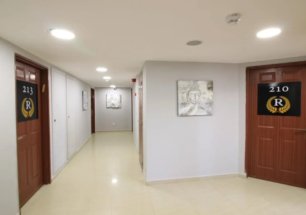 Rich Royal Suites