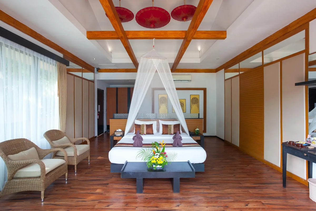 Phi Phi Long Beach Resort & Villa