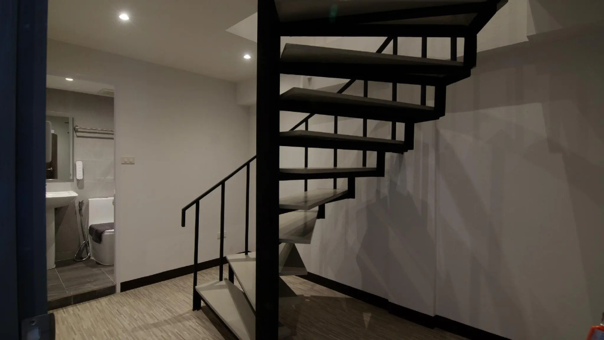 Sleep With Me Bangkok - BTS Phra Khanong