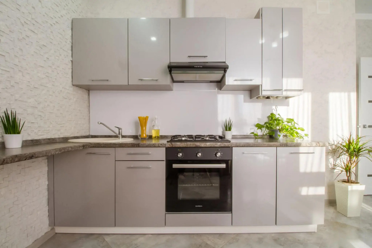 Южный берег на набережной Адмирала Серебрякова