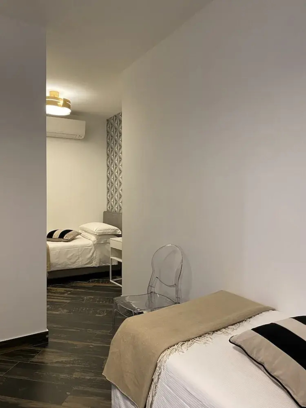 Gatto Bianco Le Mura