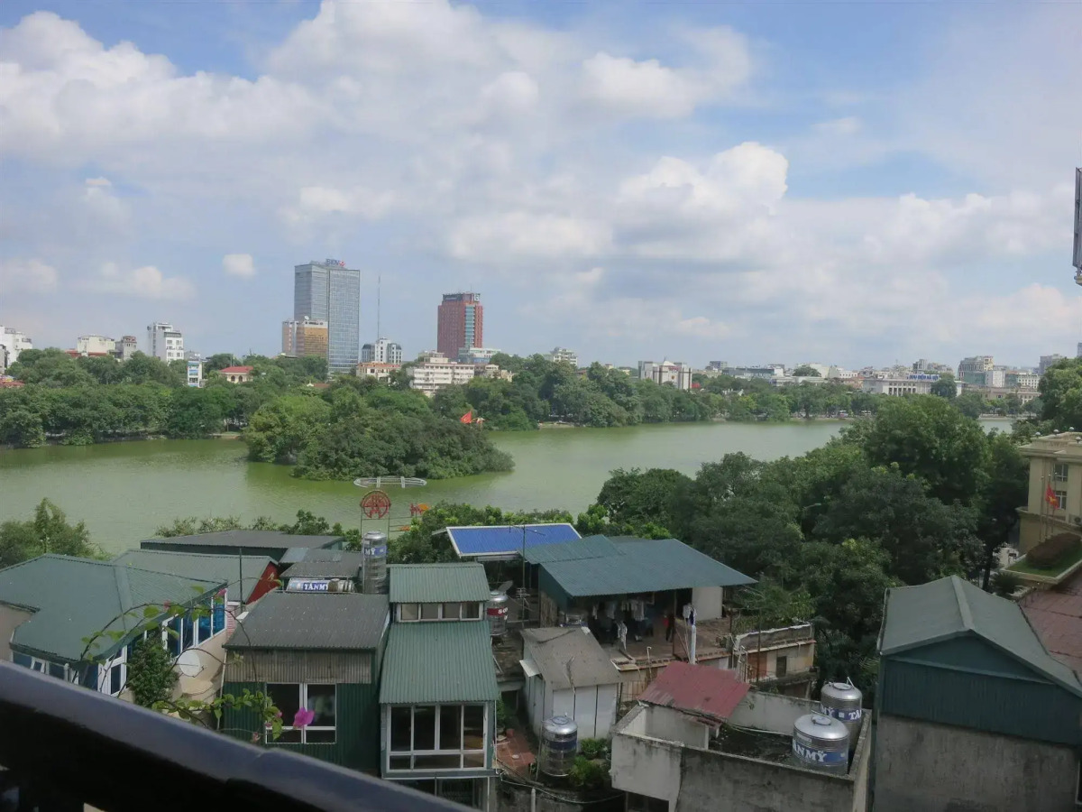 Artisan Lakeview Hotel