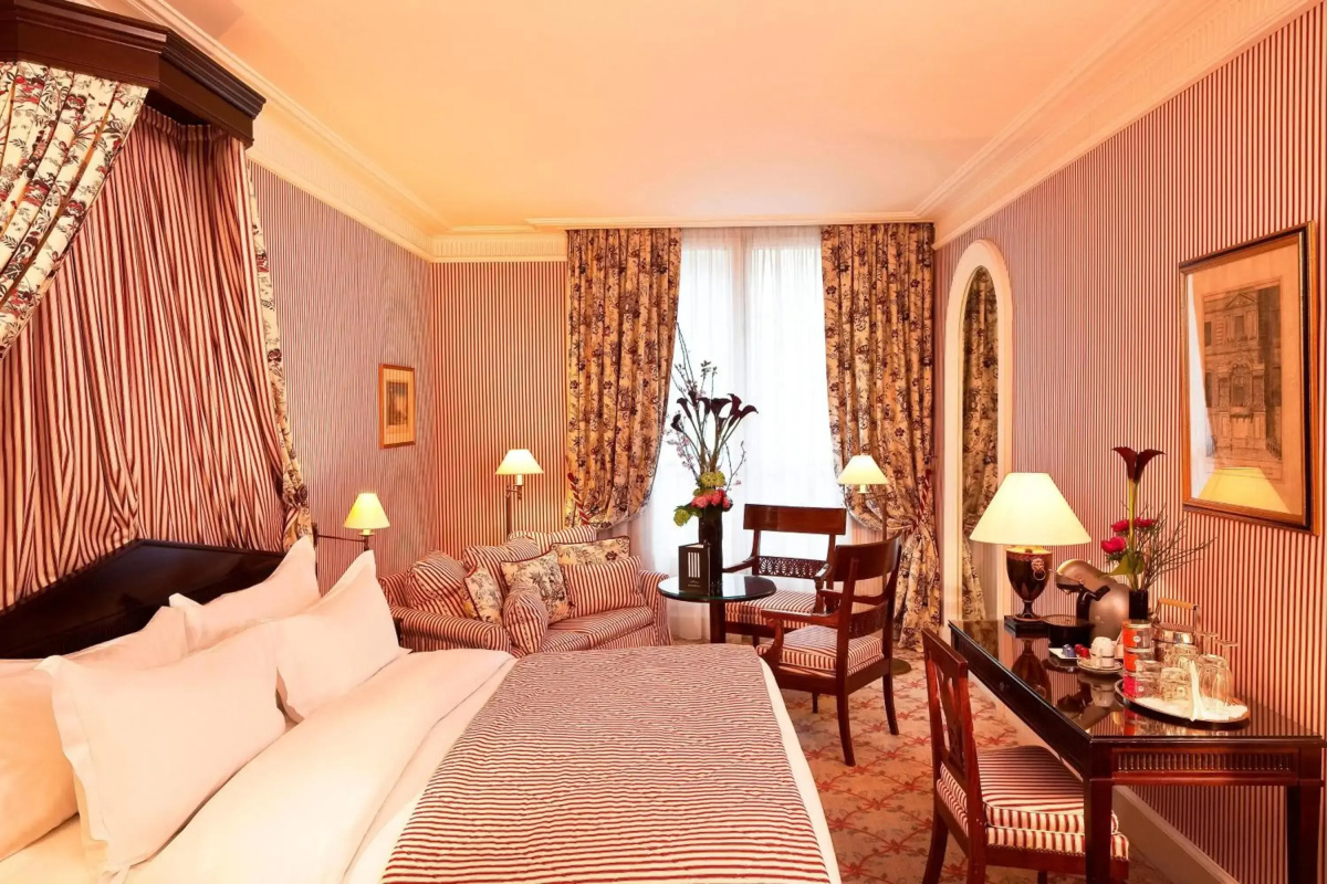 Le Dokhan’s Paris Arc de Triomphe, a Tribute Portfolio Hotel