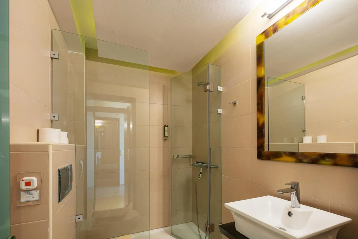 Steris Elegant Beach Hotel