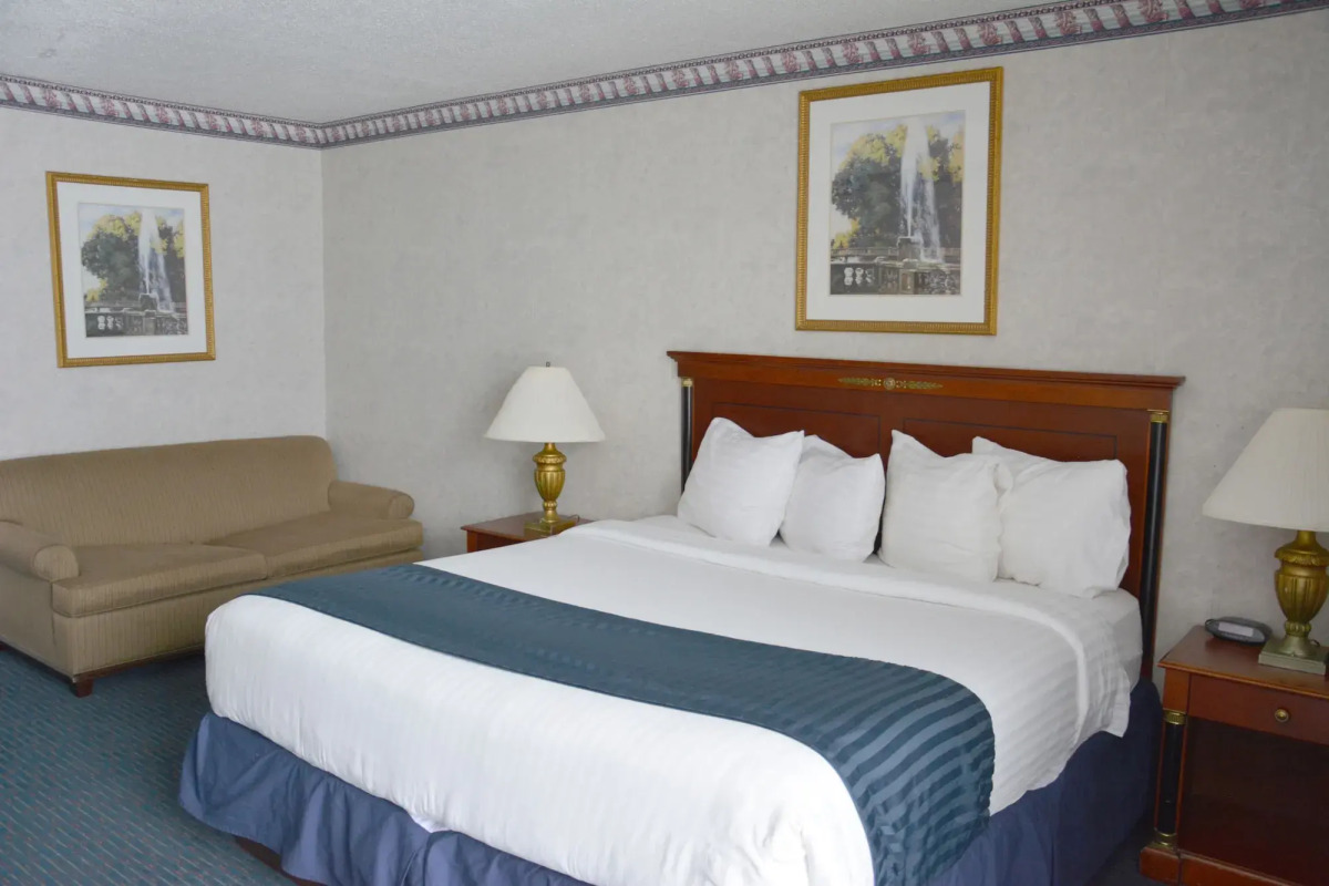 Travelodge by Wyndham Milwaukee