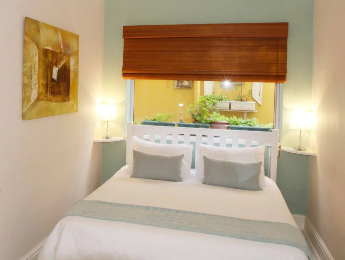 Dolphin Inn Guest House