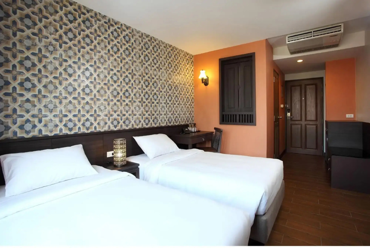 Rambuttri Village Inn & Plaza