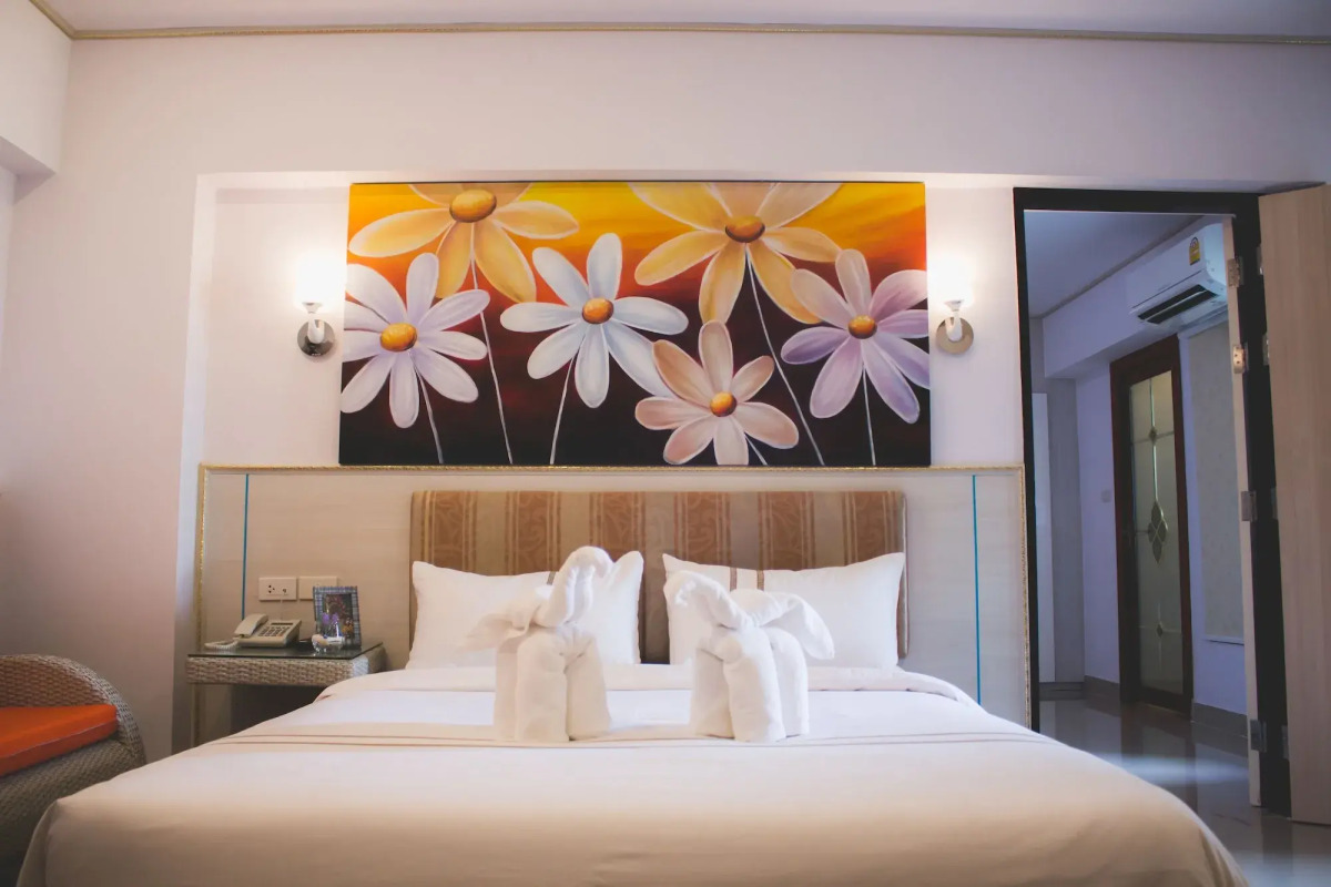 Maverick Ratchada Hotel