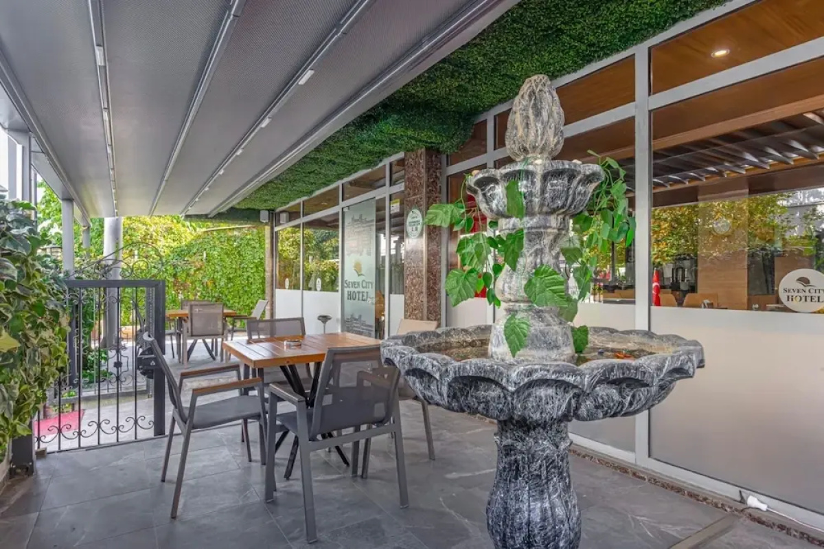 Seven City Hotel