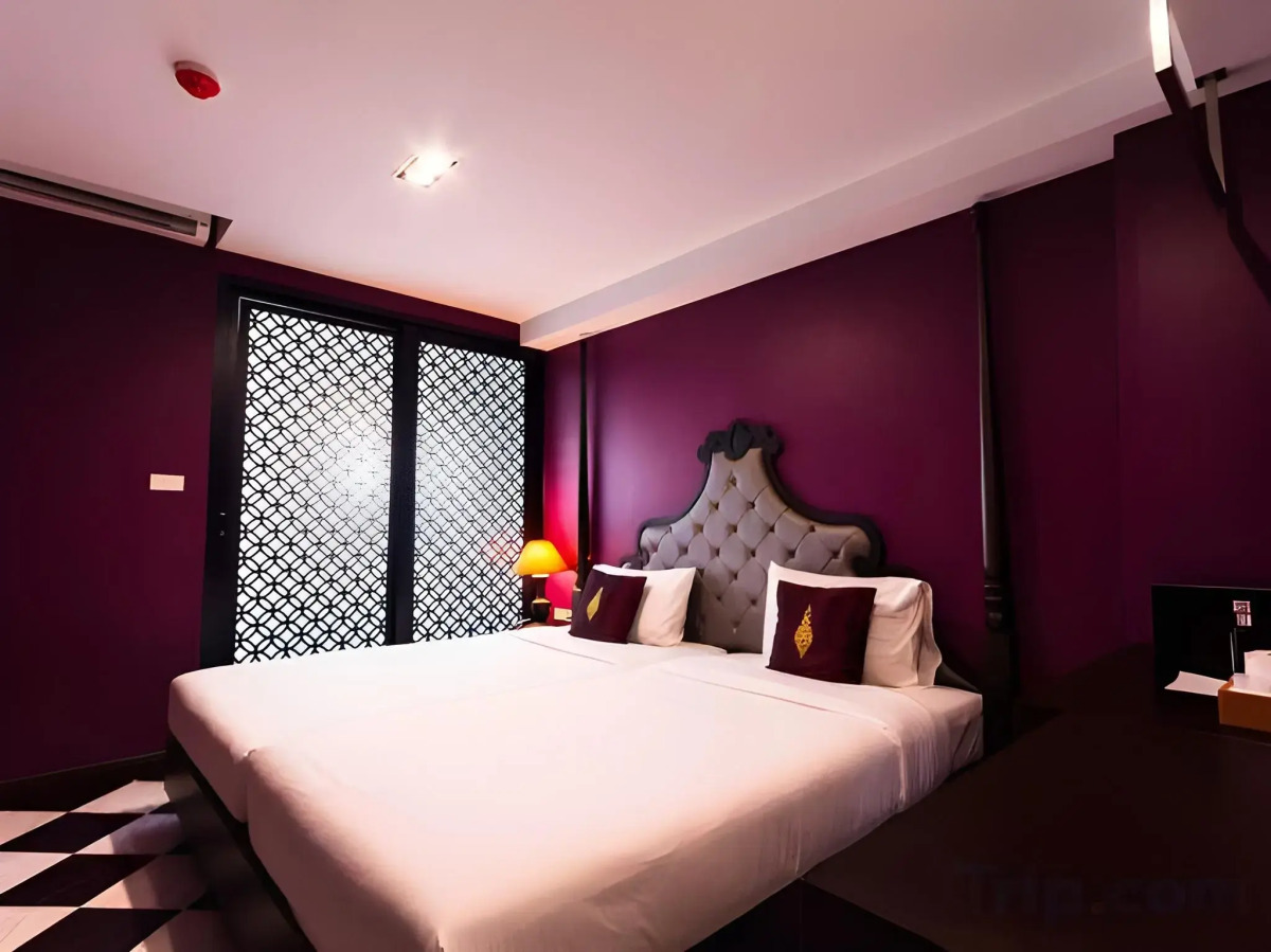 Violet Tower at Khaosan Palace