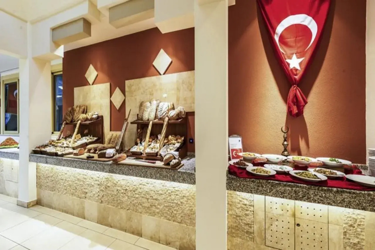 Robinson Camyuva - Adults only