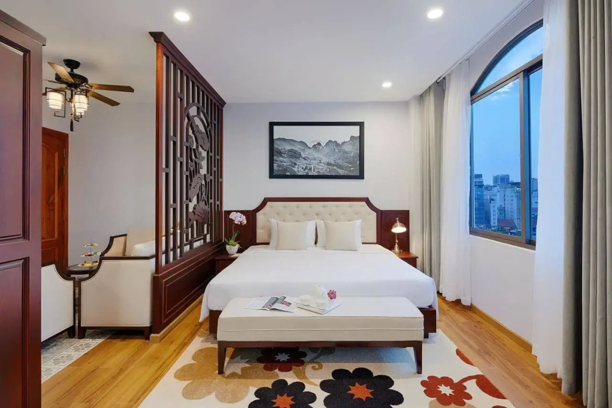 Happy Life Grand Hotel & Sky Bar