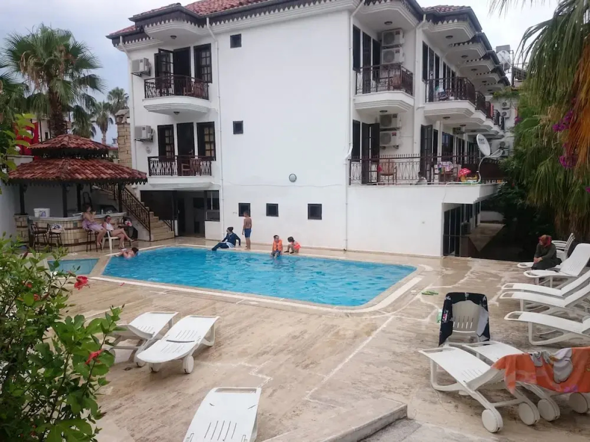 Aloha Hotel