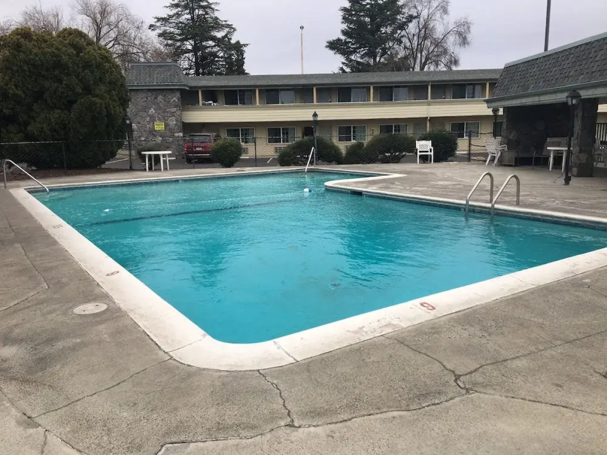 Econo Lodge Inn & Suites Central