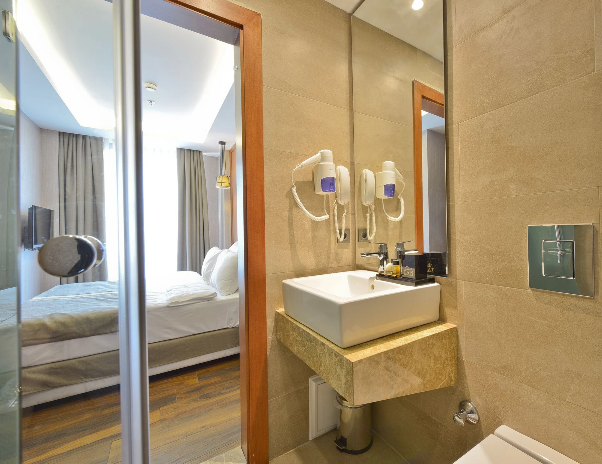Blueway Hotel City