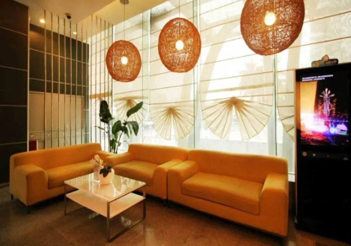 Yi-Wu Commatel Hotel